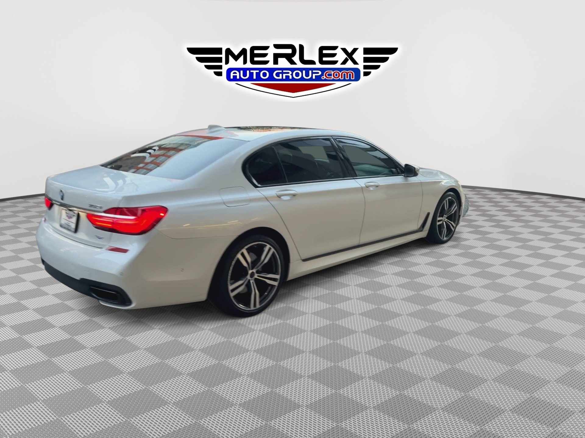 Used 2017 BMW 750i RWD image 8