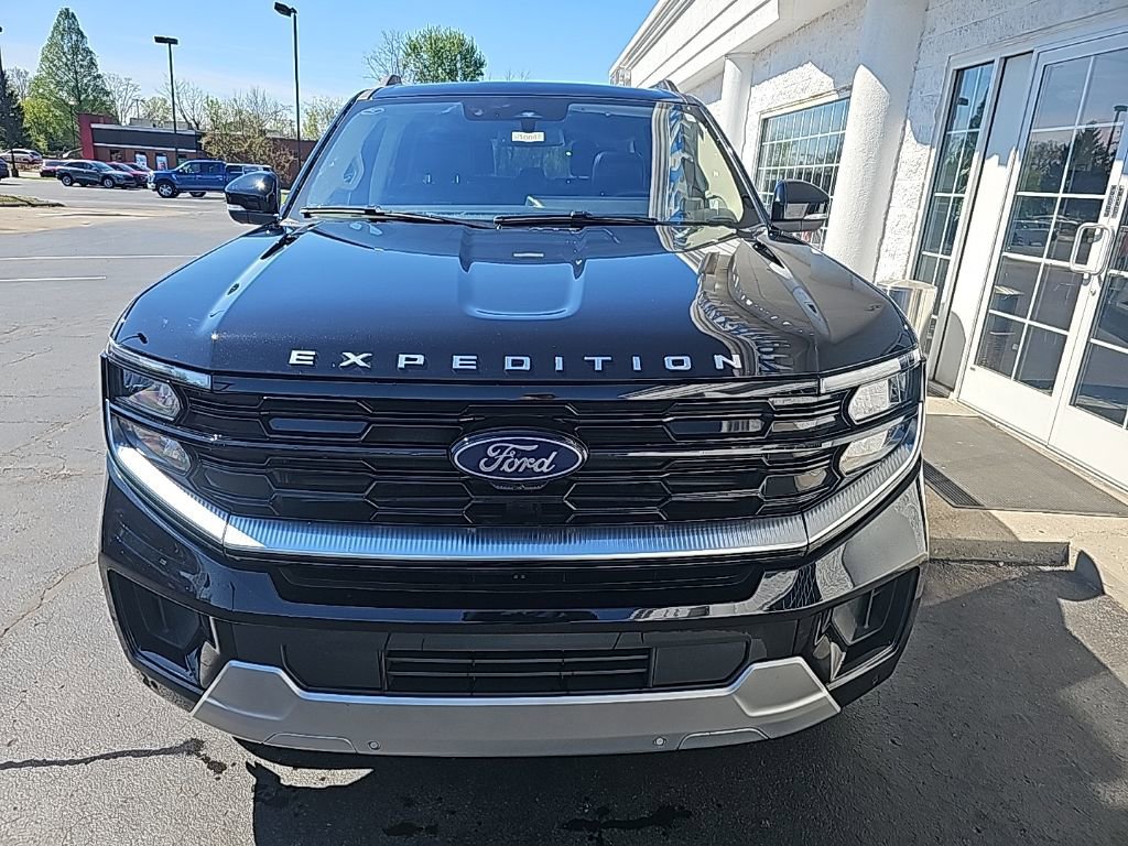 Used 2025 Ford Expedition Platinum w/ Driver's Package image 3