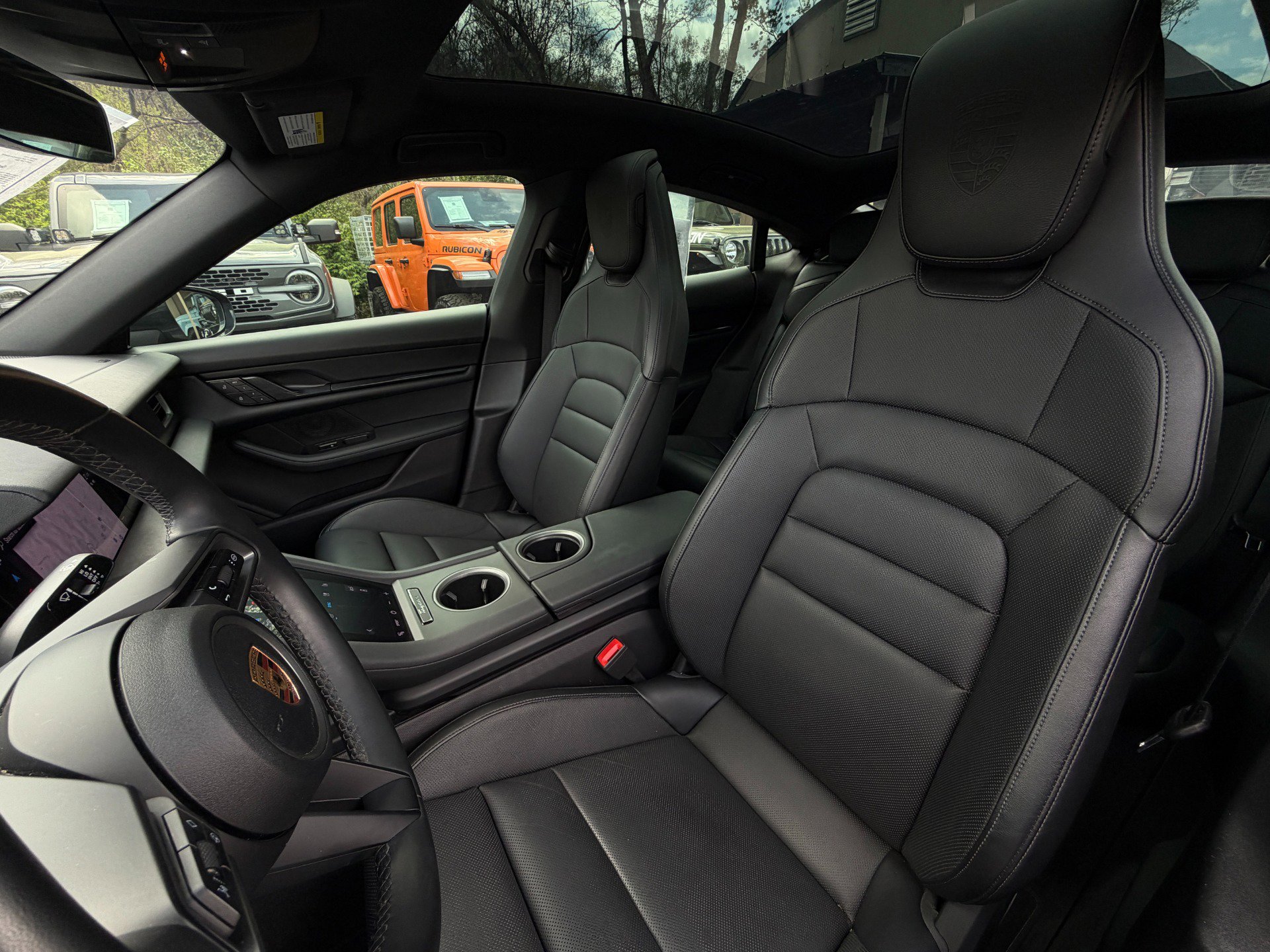 Used 2022 Porsche Taycan image 9