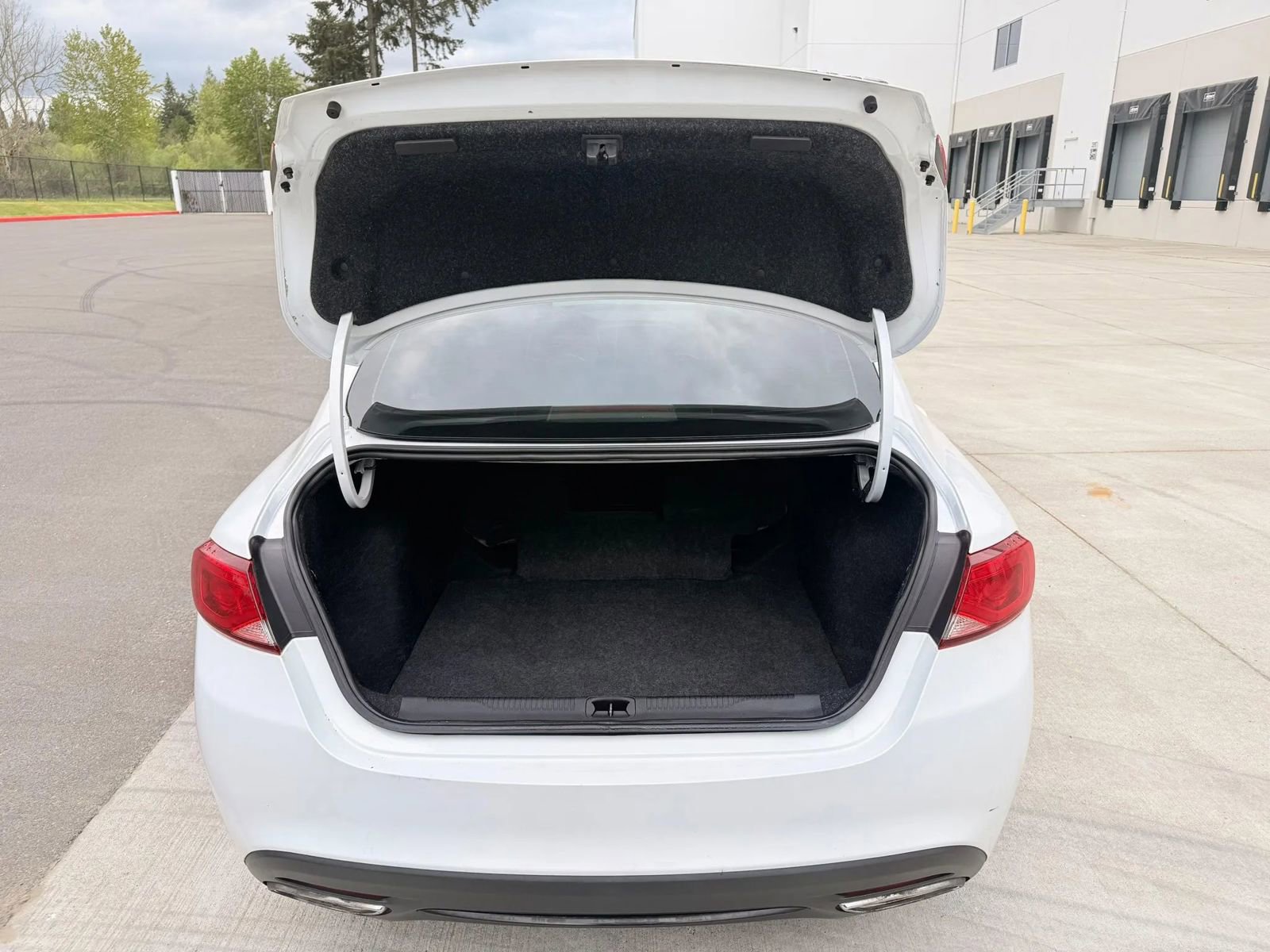 Used 2015 Chrysler 200 S FWD image 17
