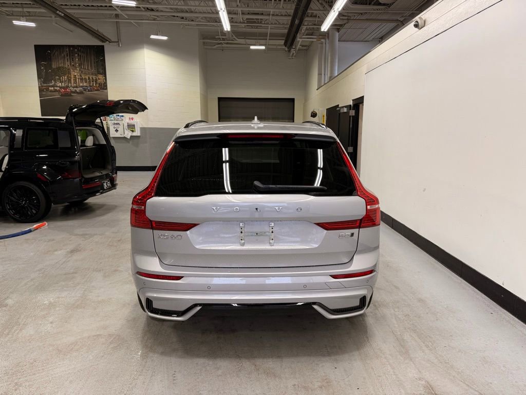 Used 2025 Volvo XC60 B5 Plus image 4