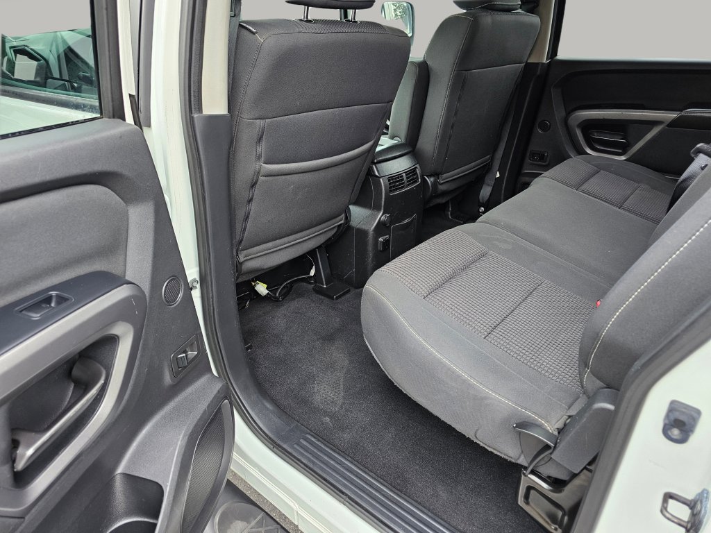 Used 2015 Nissan Titan PRO-4X image 23
