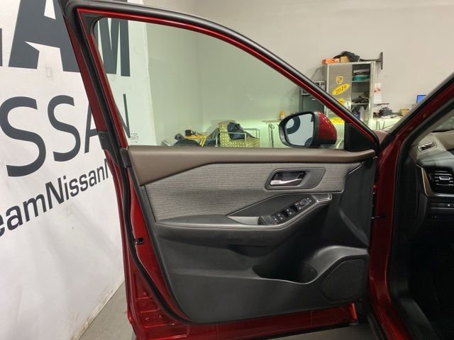 Used 2021 Nissan Rogue SV AWD/4WD image 9