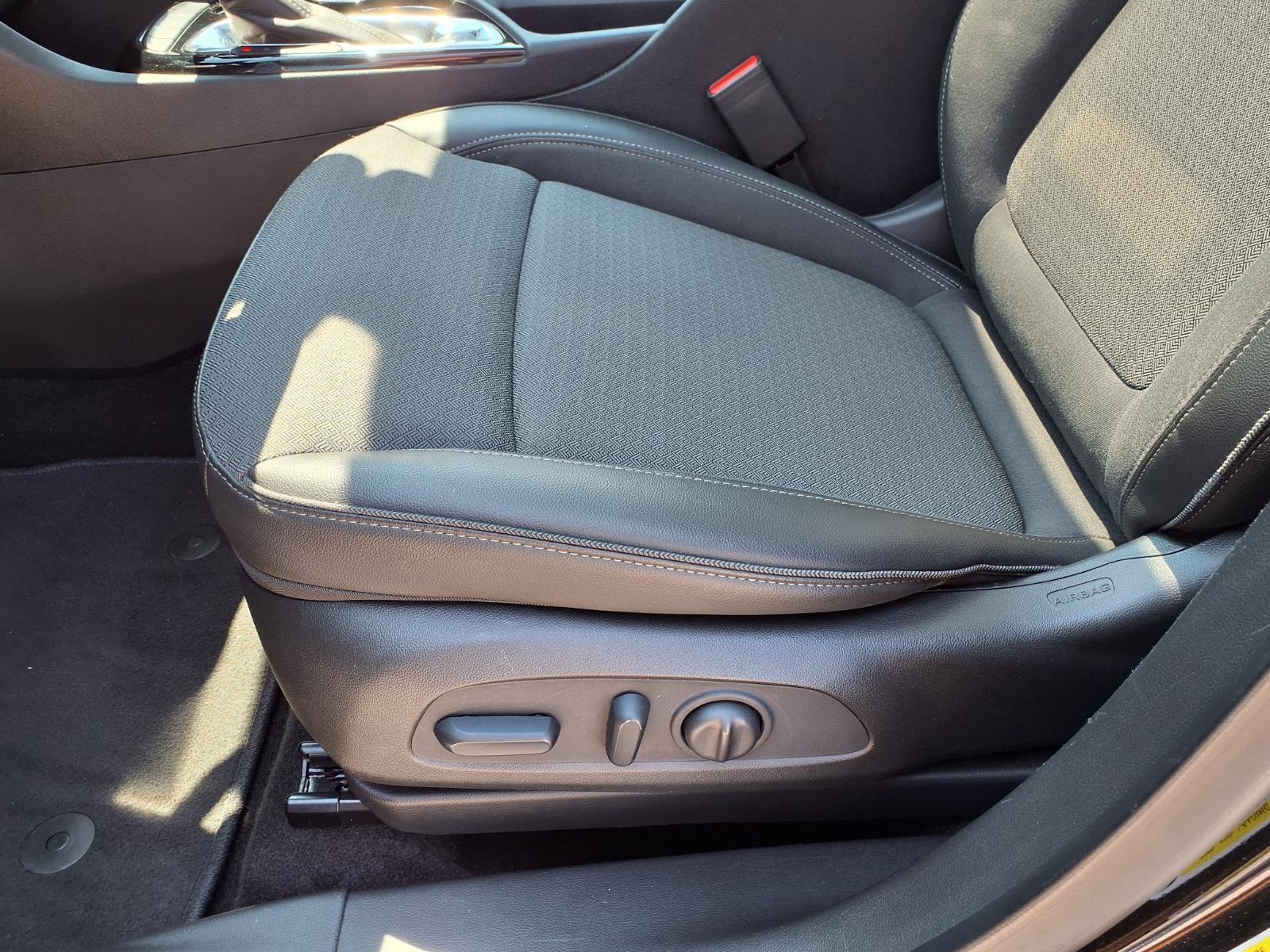 Used 2023 Buick Encore GX Select w/ Experience Buick Package FWD image 25
