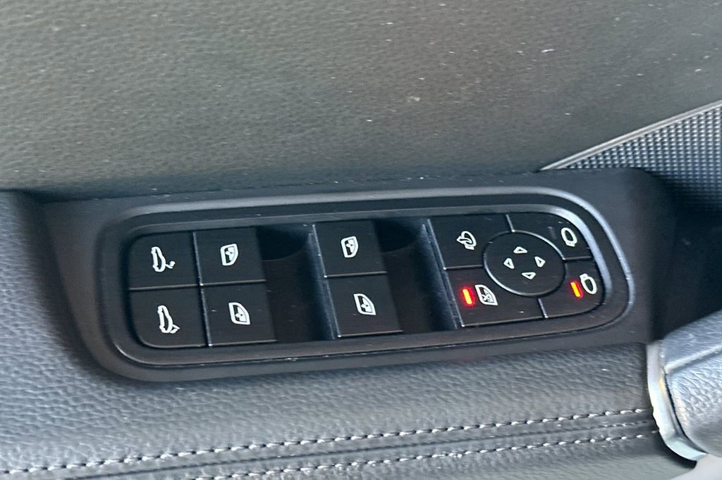 Used 2023 Porsche Cayenne image 12