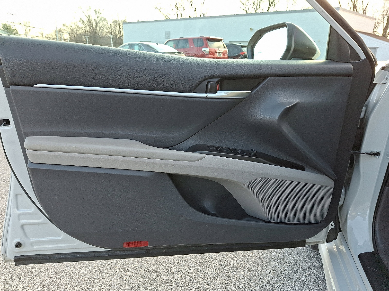 Used 2023 Toyota Camry SE image 13