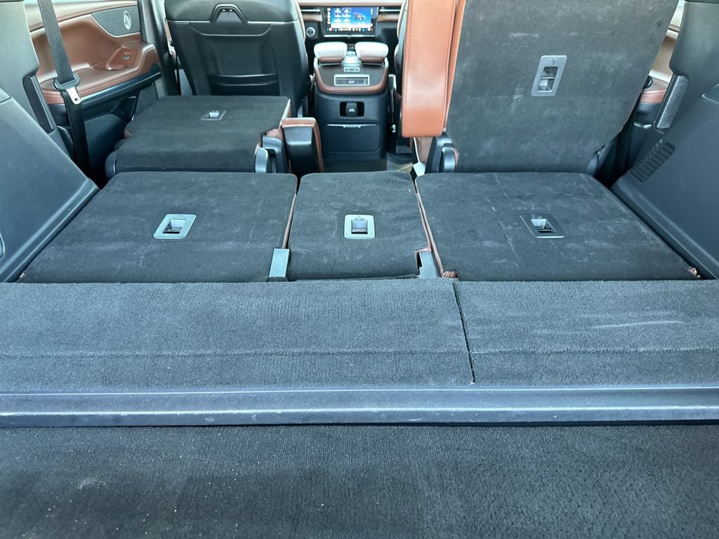 Certified 2025 Lincoln Navigator Reserve AWD/4WD image 15