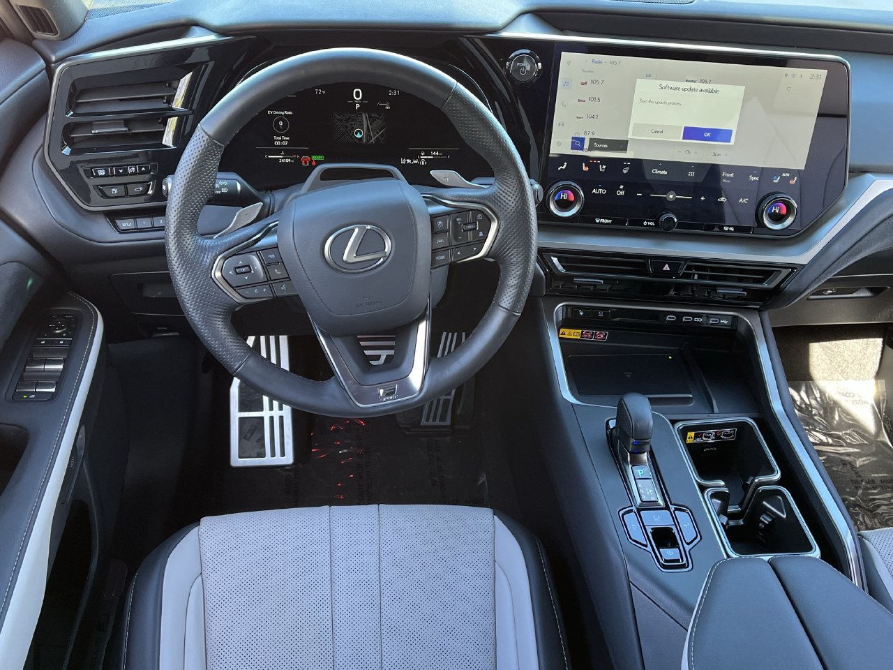 Used 2025 Lexus TX 500h AWD w/ Technology Package image 10