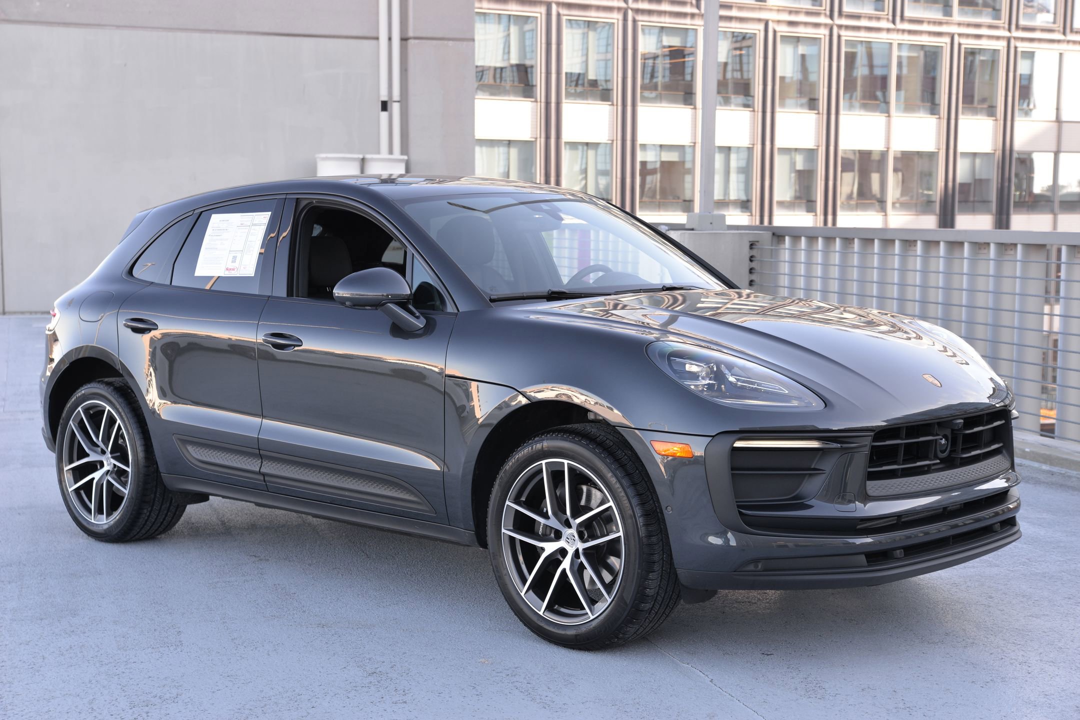 Certified 2025 Porsche Macan image 7