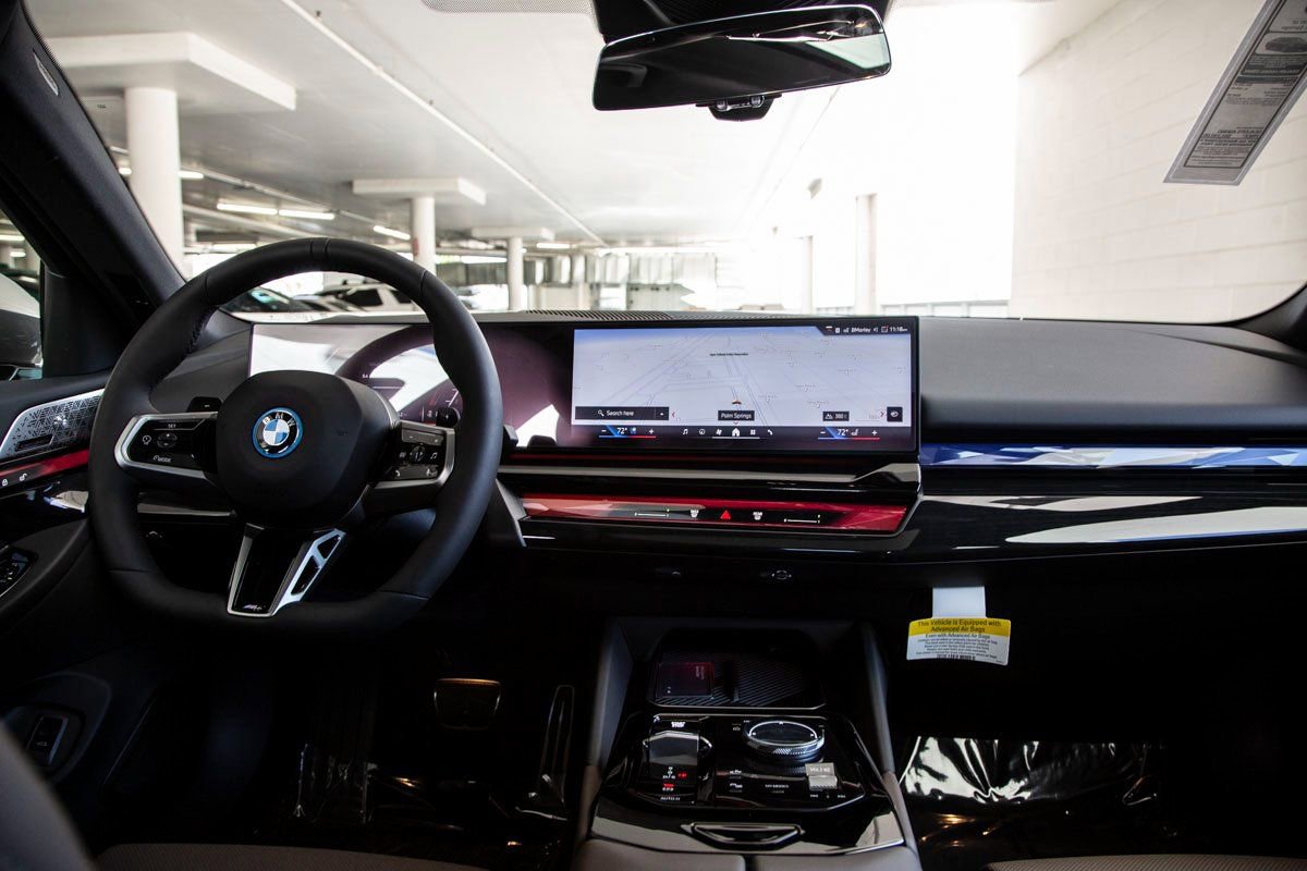 Used 2026 BMW 550e xDrive w/ Premium Package AWD/4WD image 11