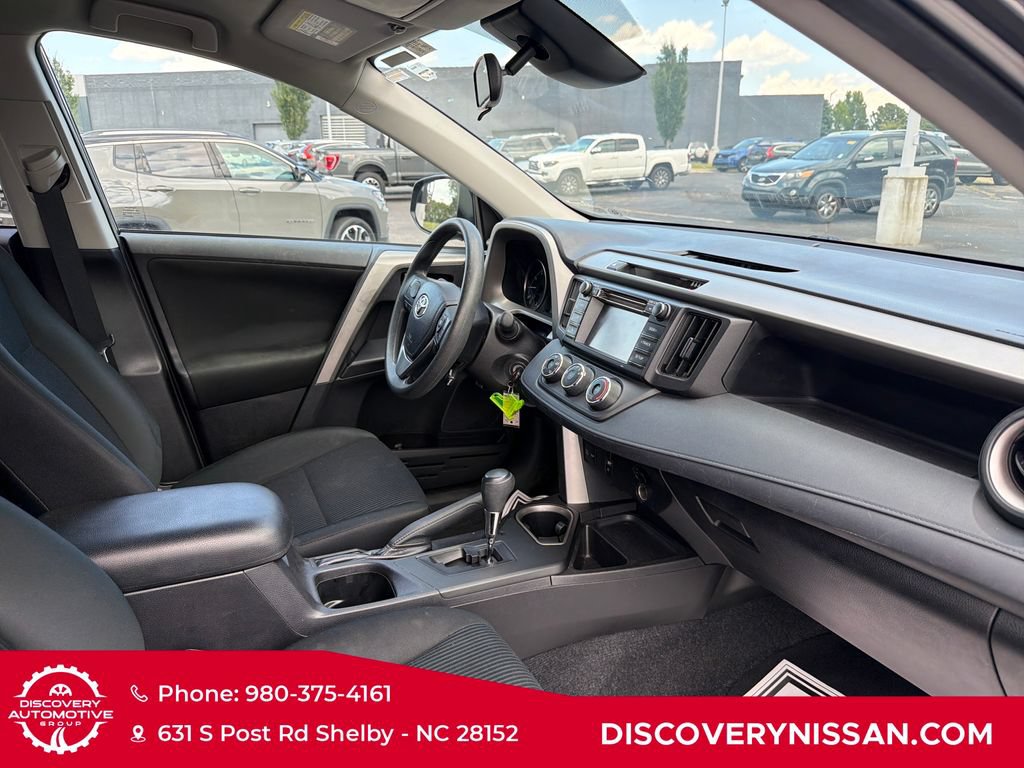 Used 2018 Toyota RAV4 LE FWD image 39