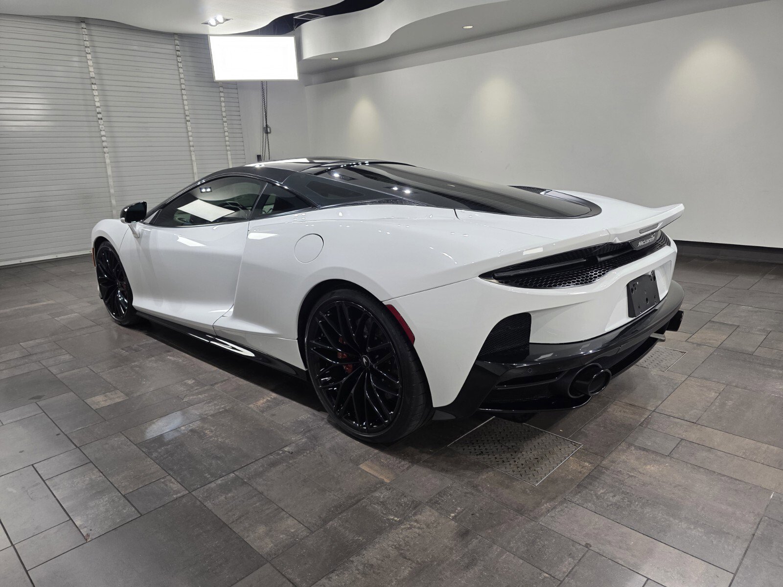 Used 2023 McLaren GT RWD image 4