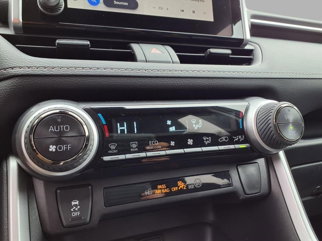 Used 2025 Toyota RAV4 LE image 7