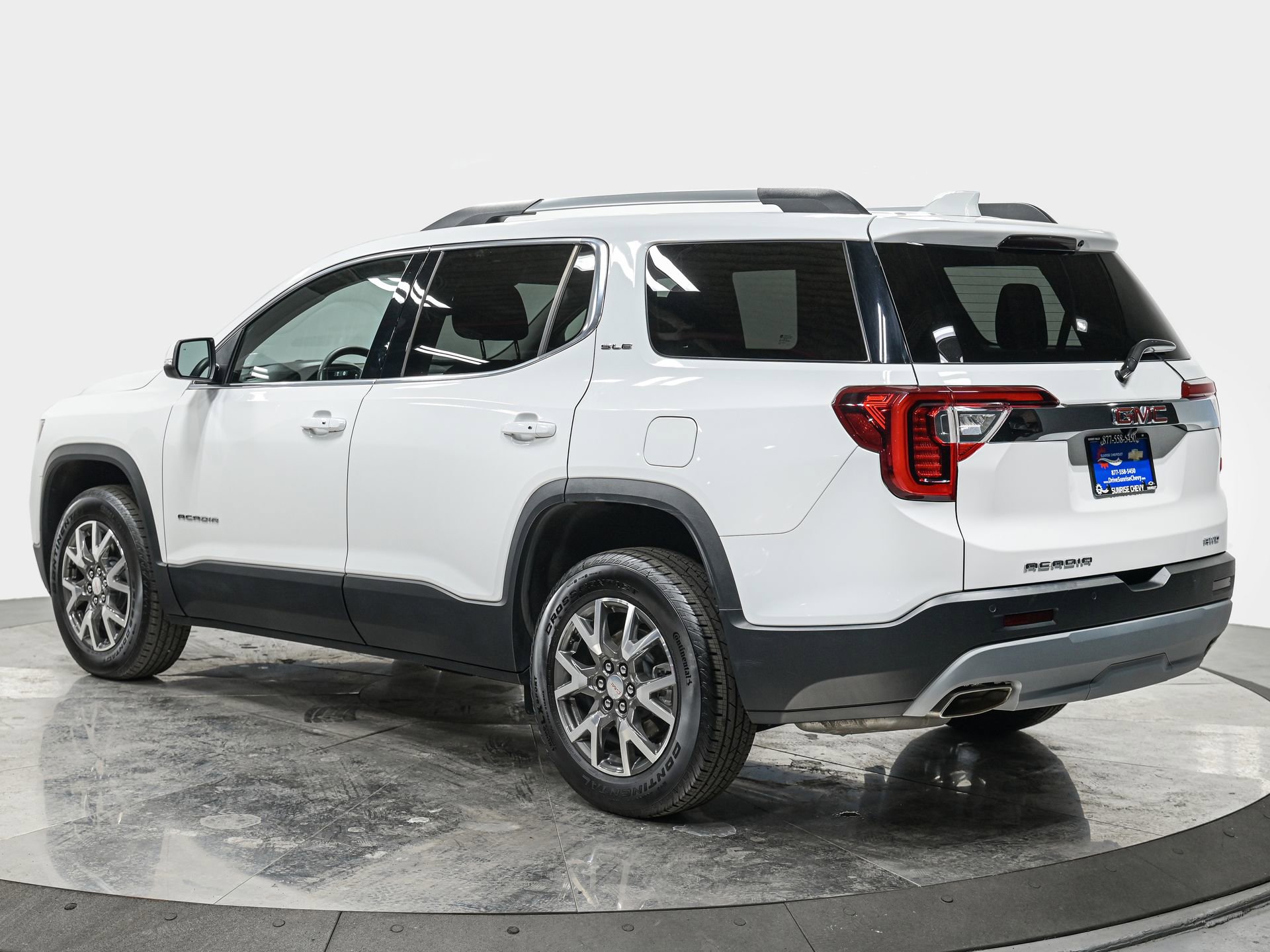 Used 2023 GMC Acadia SLE w/ Driver Convenience Package image 4