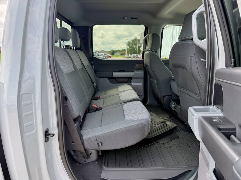 New 2026 Ford F250 XLT w/ XLT Premium Package AWD/4WD image 18