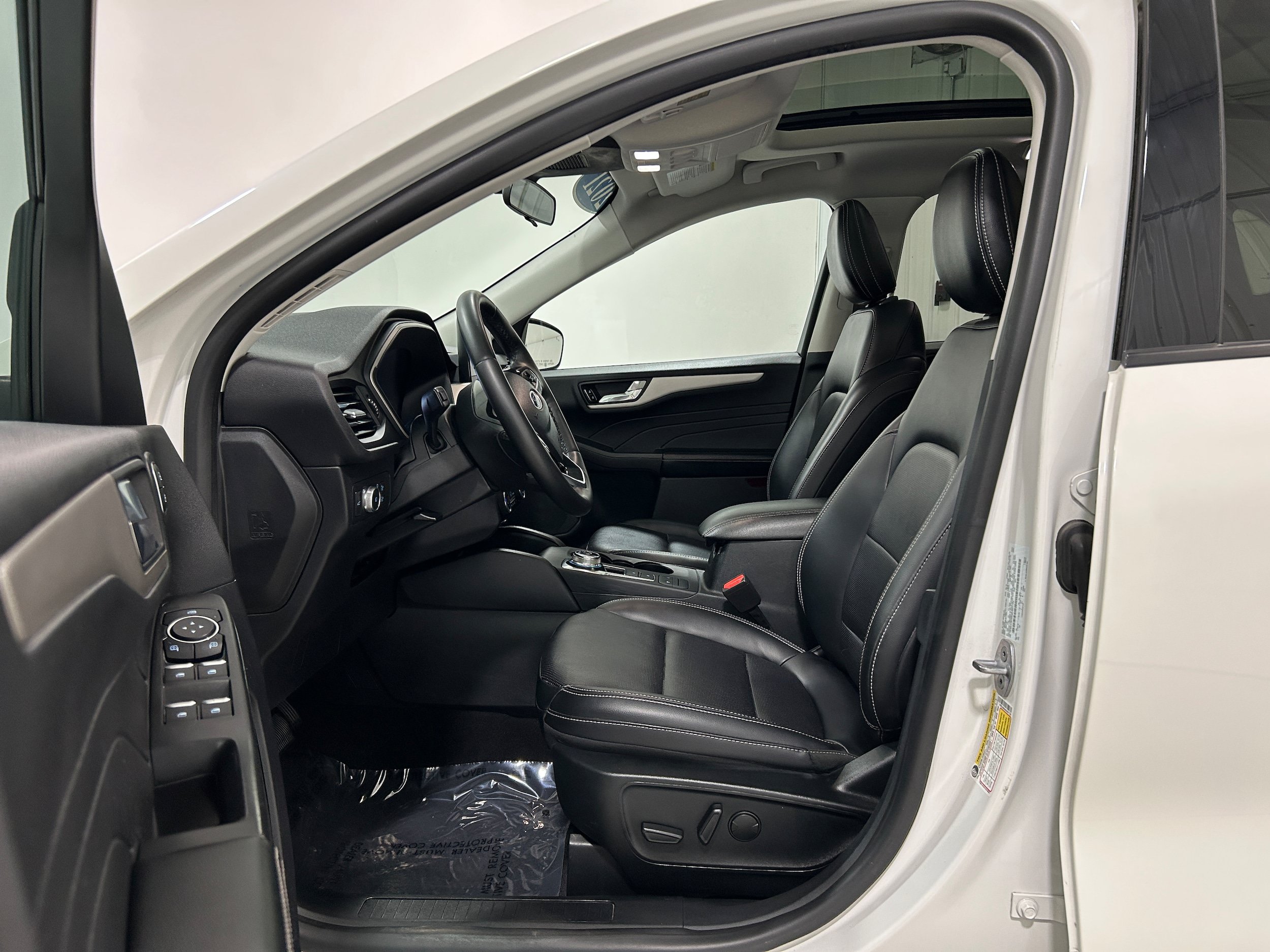 Used 2021 Ford Escape SEL w/ Technology Package AWD/4WD image 4