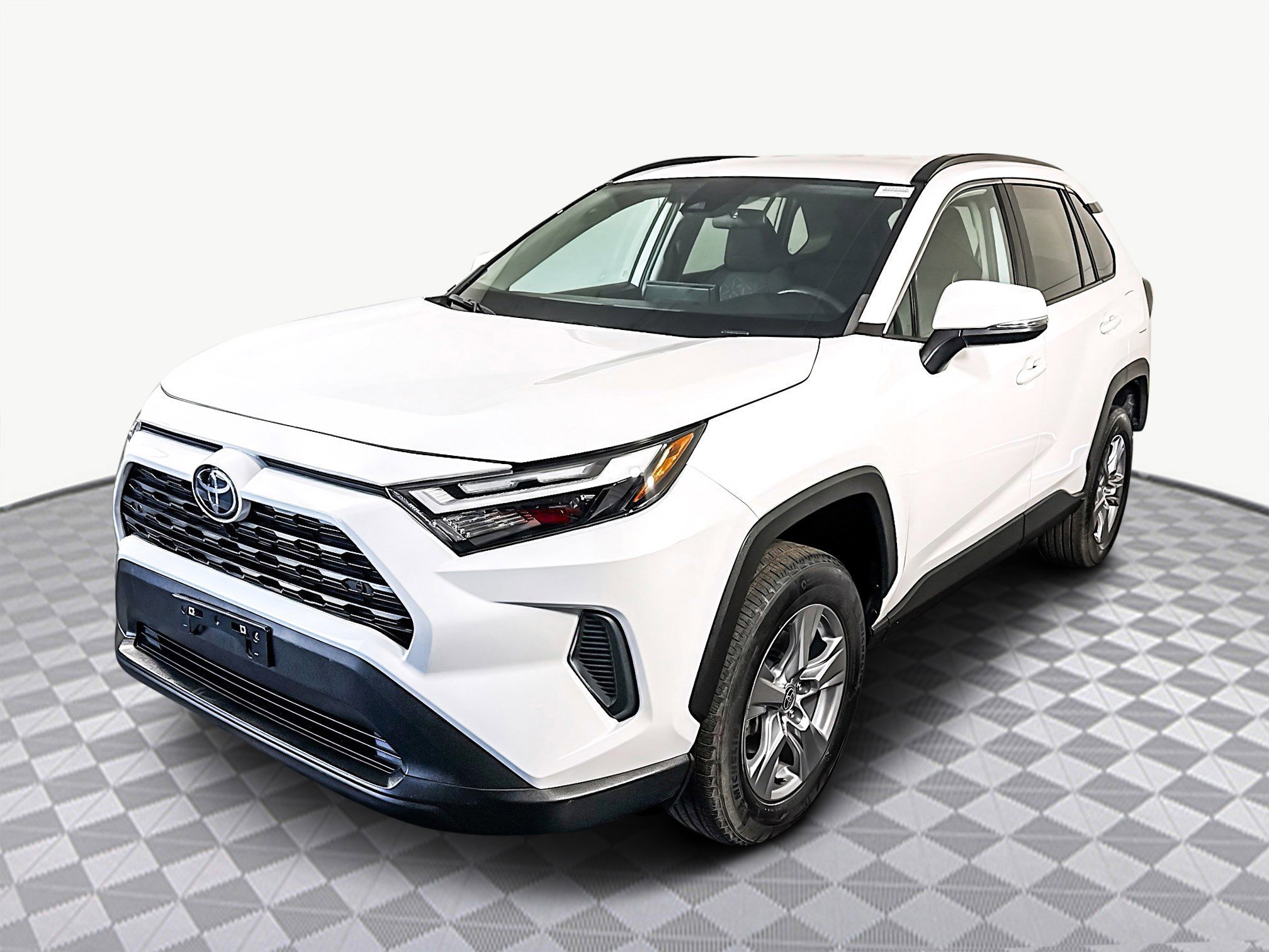 Used 2022 Toyota RAV4 XLE image 4