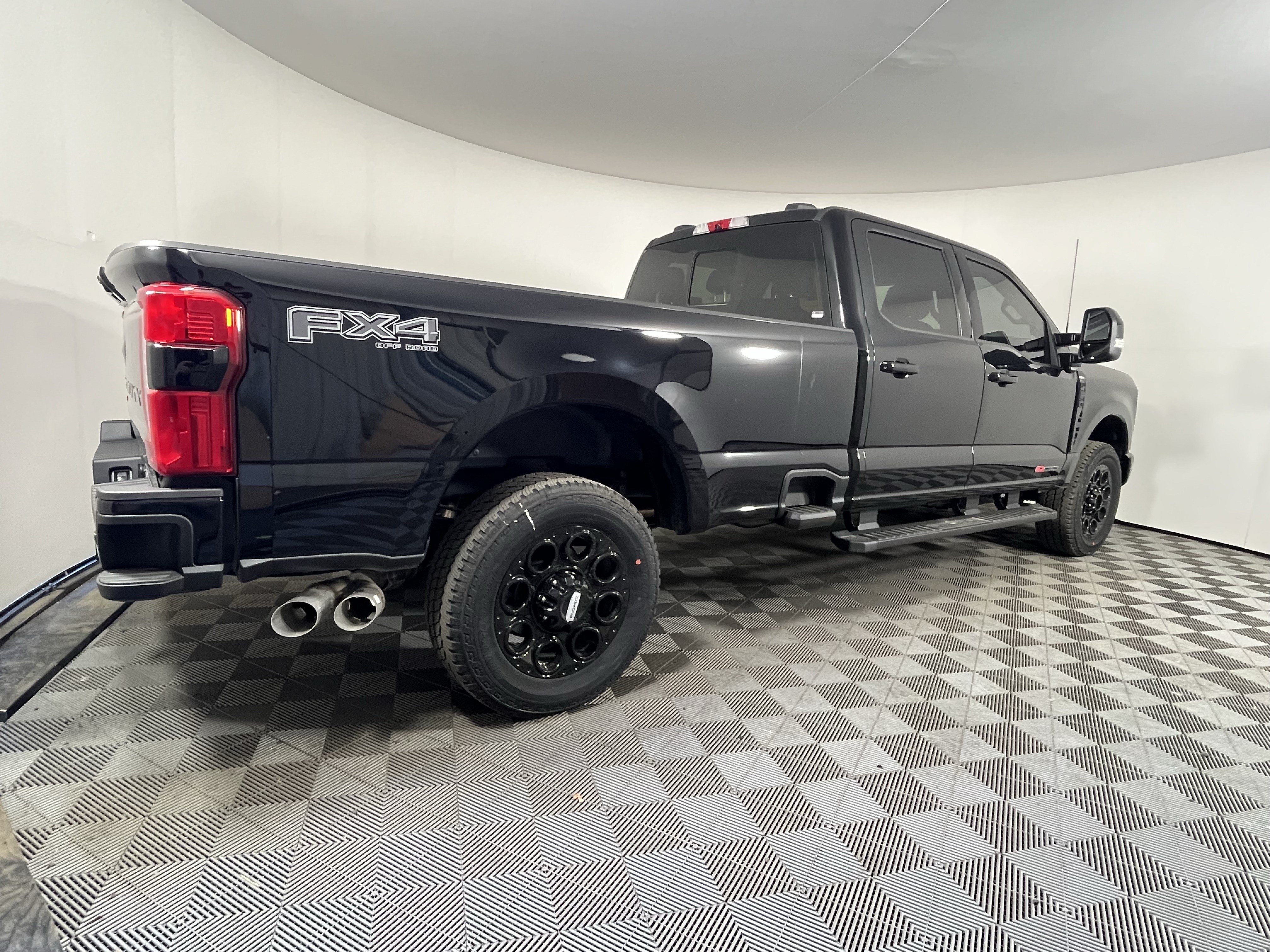 New 2026 Ford F250 Lariat w/ Black Appearance Package AWD/4WD image 5