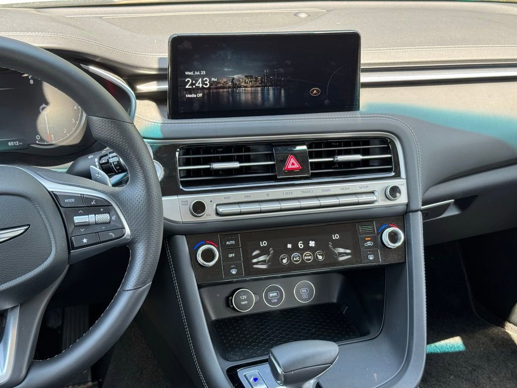 Used 2025 Genesis G70 2.5T image 22