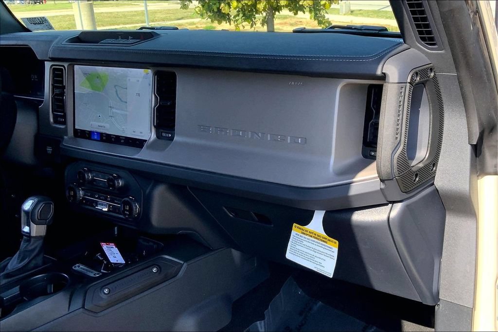 Used 2025 Ford Bronco Outer Banks AWD/4WD image 13