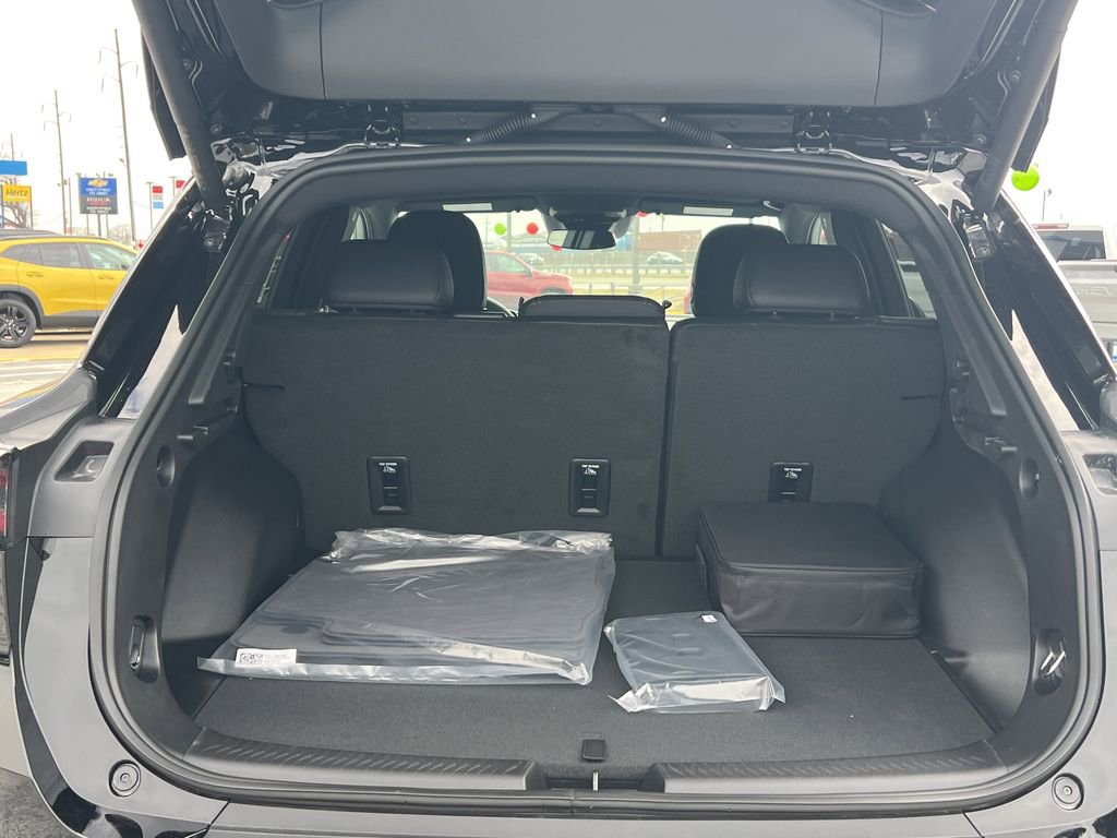 New 2026 Chevrolet Equinox EV LT image 15