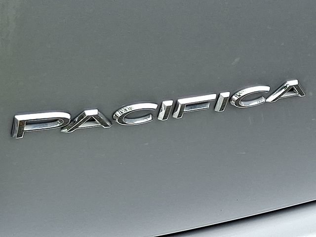 Used 2024 Chrysler Pacifica Touring-L FWD image 29