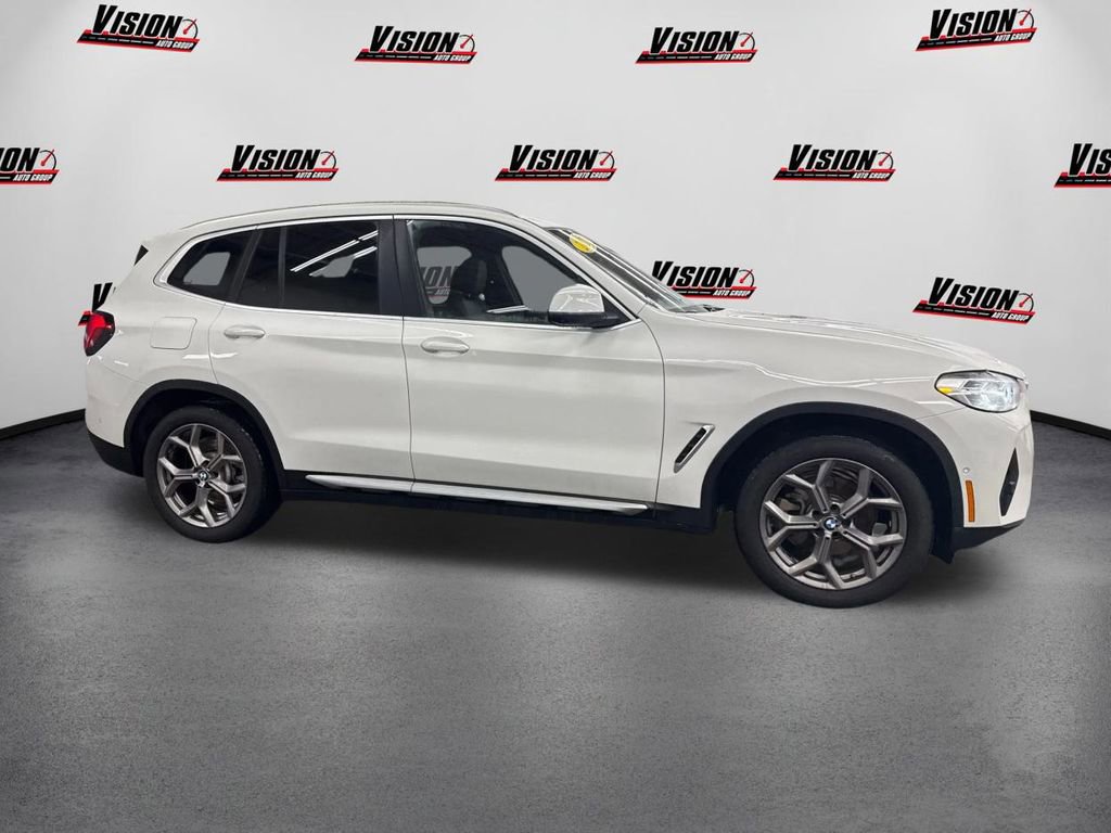 Used 2024 BMW X3 xDrive30i w/ Premium Package w/ZPA image 4