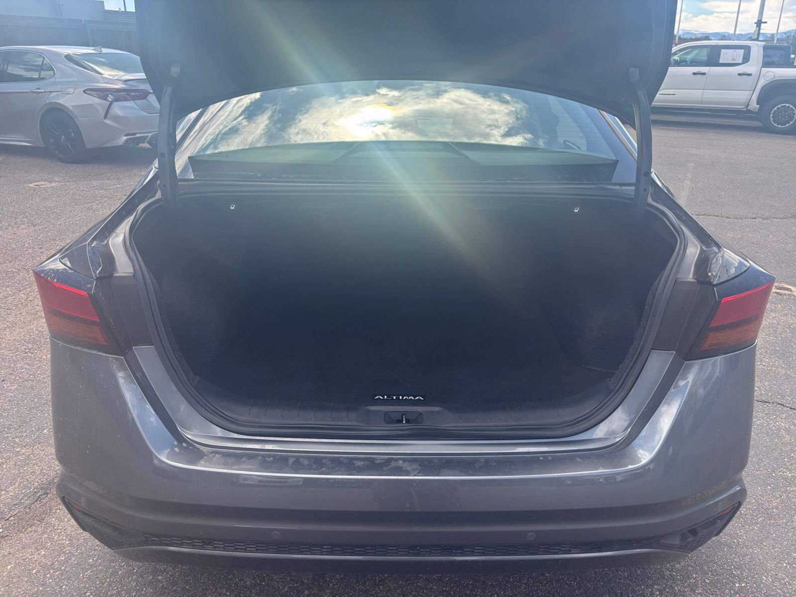 Used 2025 Nissan Altima 2.5 SV FWD image 29