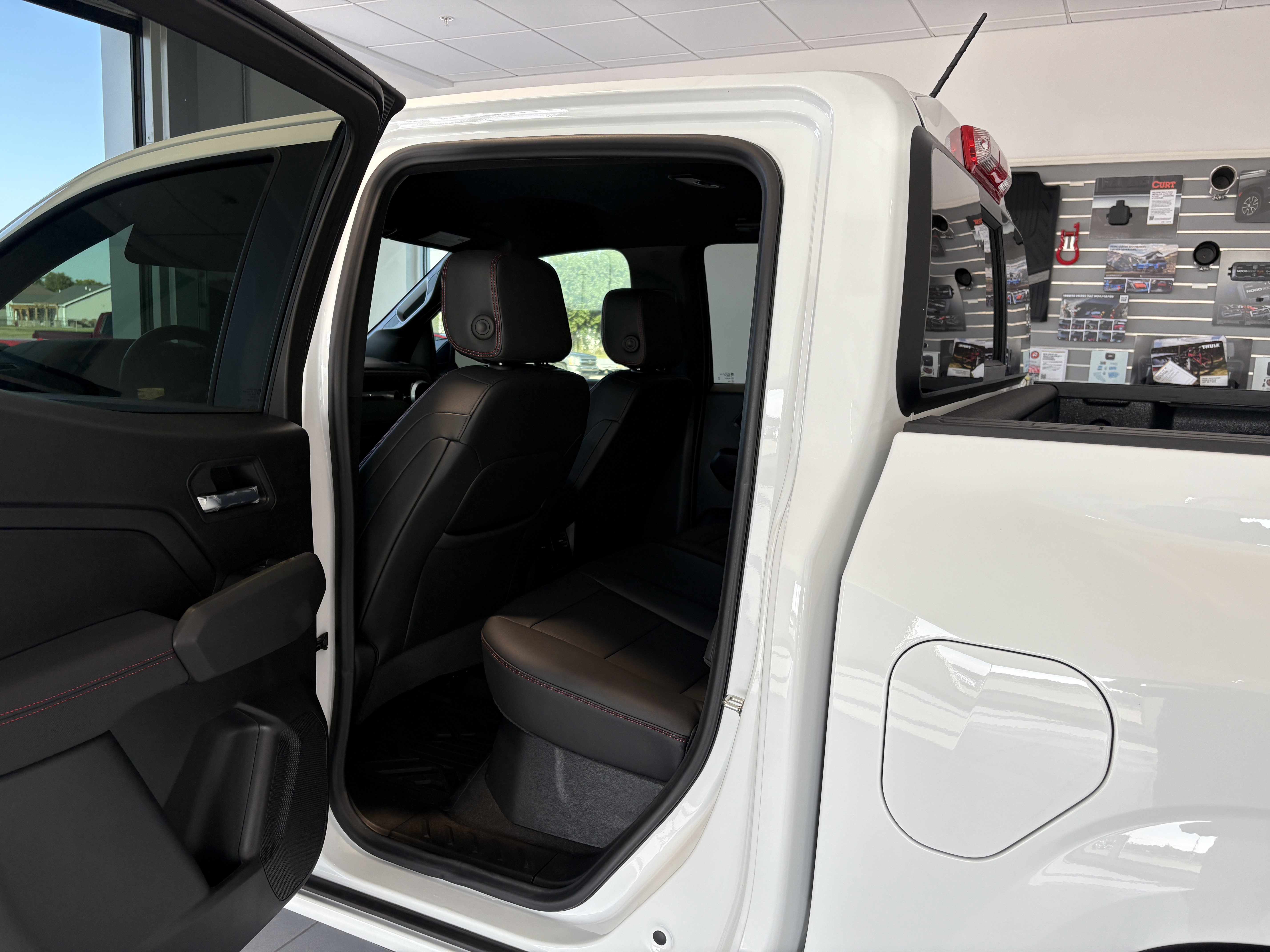 Used 2024 Chevrolet Colorado Z71 w/ Z71 Convenience Package 2 image 22