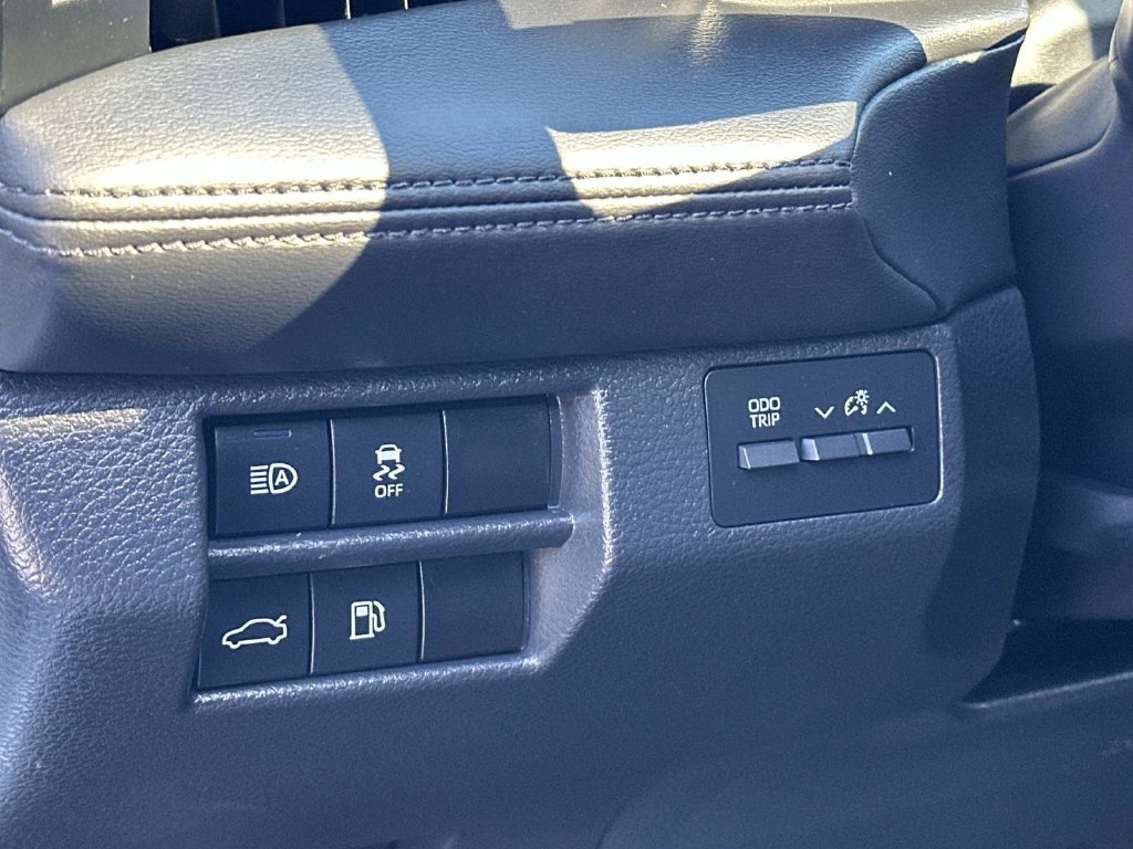 Used 2022 Toyota Avalon XSE FWD image 26