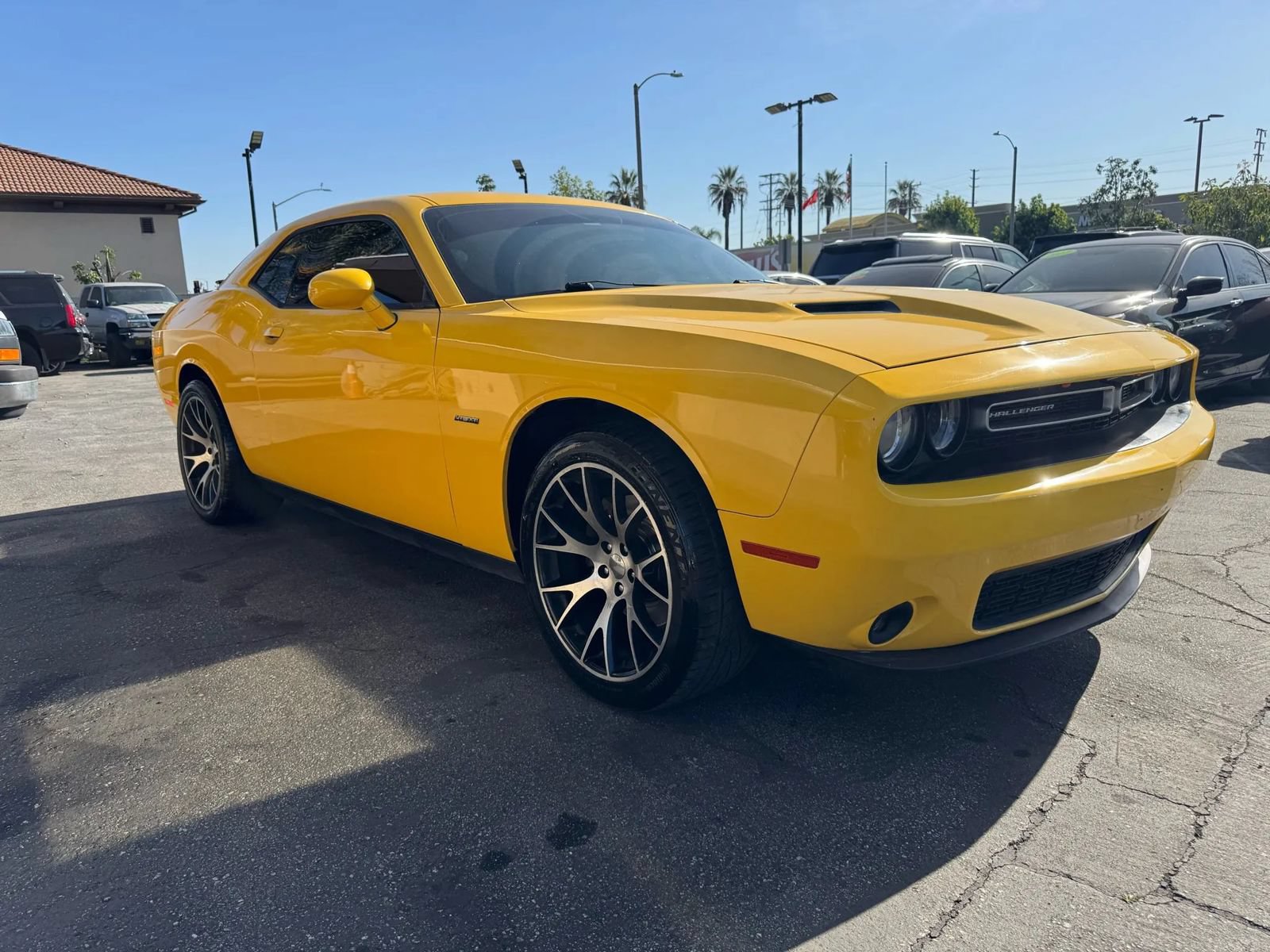 Used 2017 Dodge Challenger R/T RWD image 4