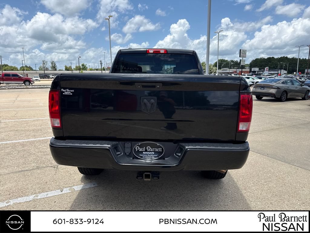 Used 2018 RAM 1500 Express w/ Black Ram 1500 Express Group AWD/4WD image 11