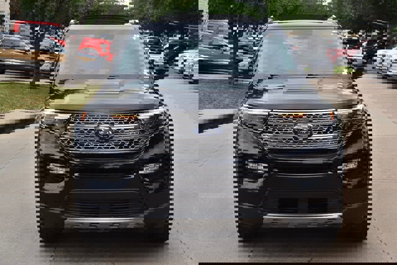 Certified 2024 Ford Explorer Limited w/ Limited Technology Package image 3