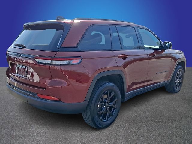 Used 2025 Jeep Grand Cherokee Altitude AWD/4WD image 4