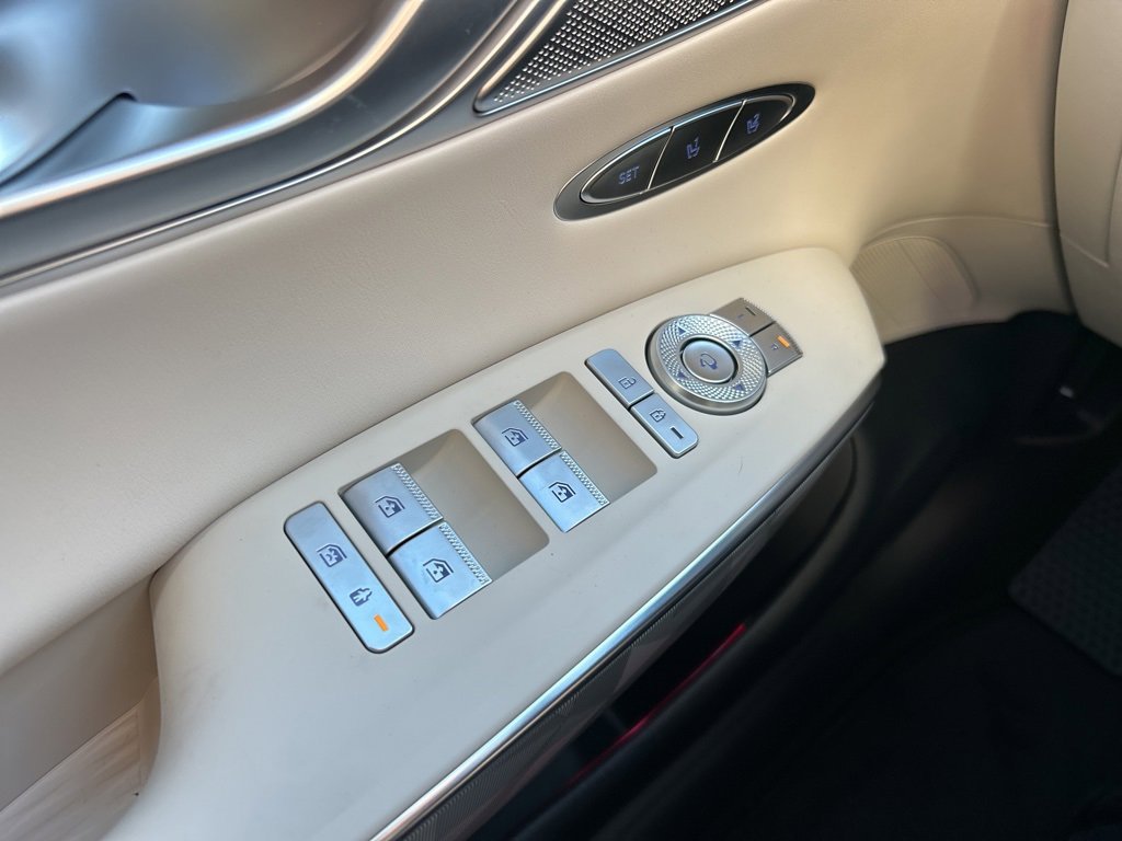 Certified 2025 Genesis GV70 3.5T Sport w/ Sport Advanced Package image 19