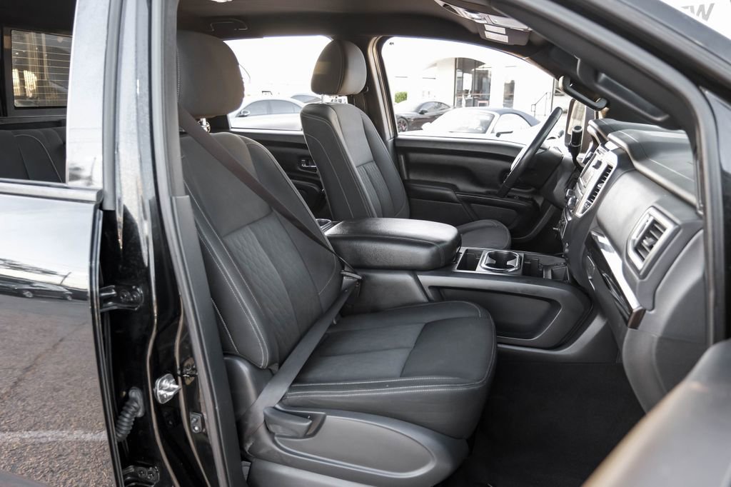 Used 2018 Nissan Titan SV w/ SV Convenience Package image 36