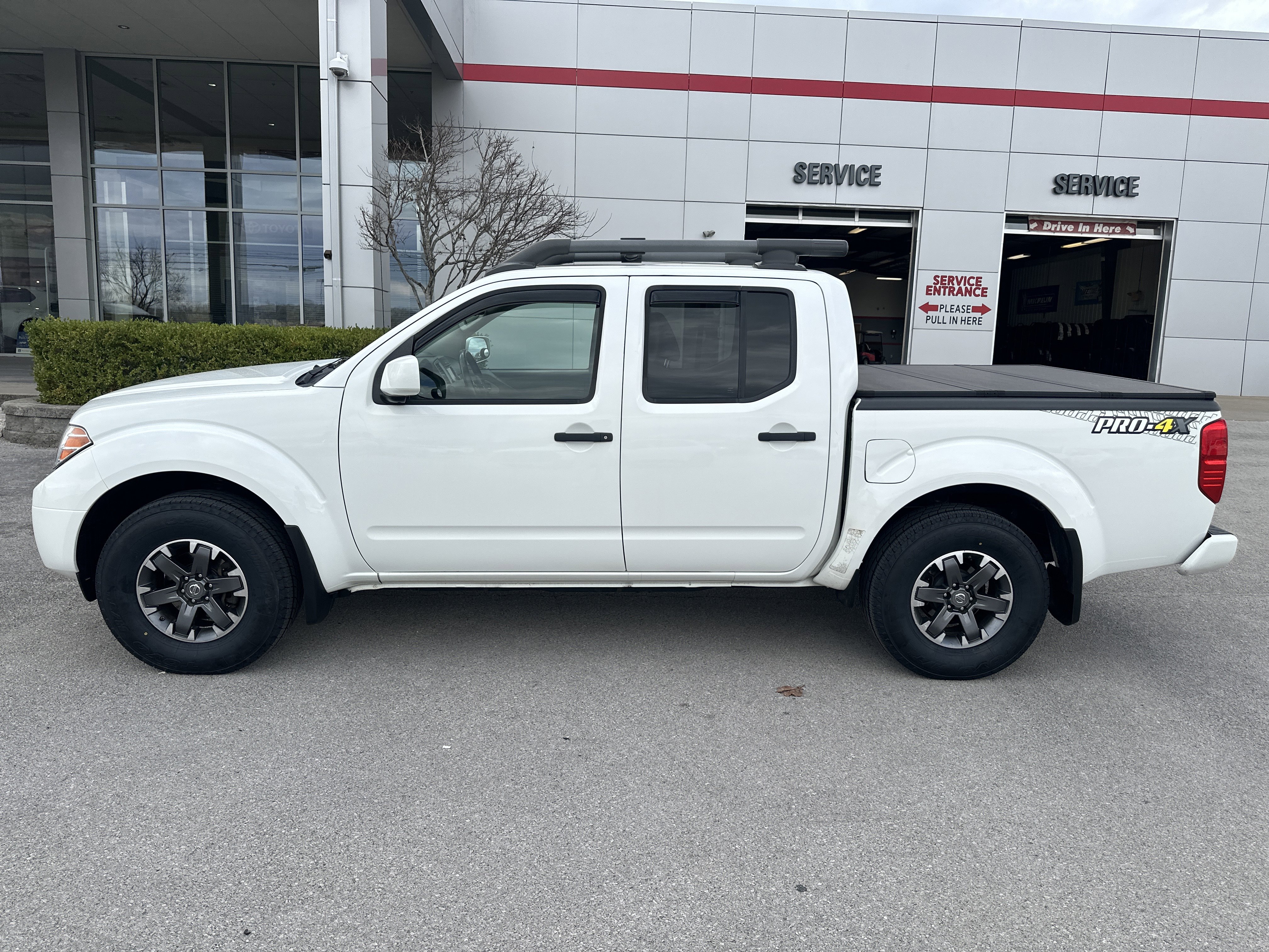 Used 2018 Nissan Frontier PRO-4X w/ Pro-4x Luxury Package image 8