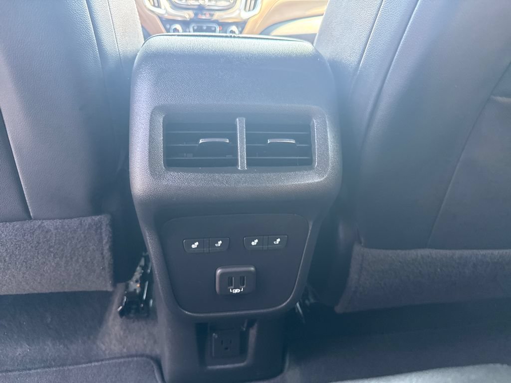 Used 2023 Chevrolet Equinox Premier AWD/4WD image 30