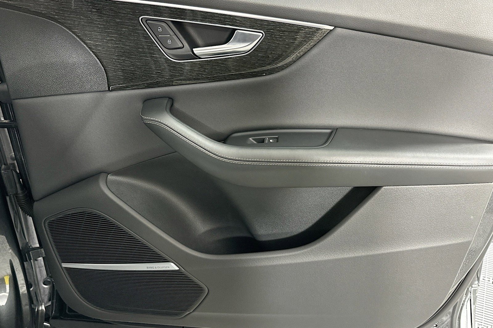 Used 2022 Audi Q8 Premium Plus w/ Premium Plus Package image 23