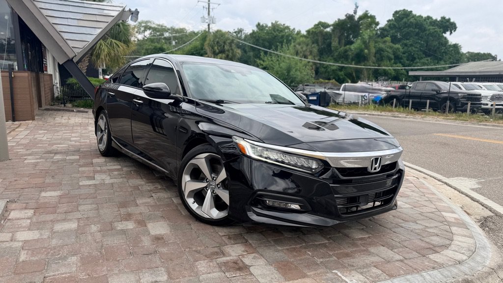 Used 2018 Honda Accord Touring image 4