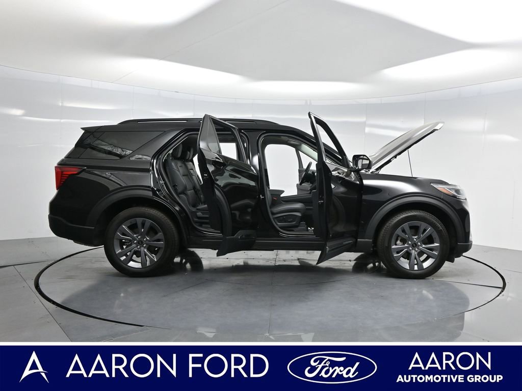 New 2025 Ford Explorer Active w/ Active Comfort Package AWD/4WD image 3