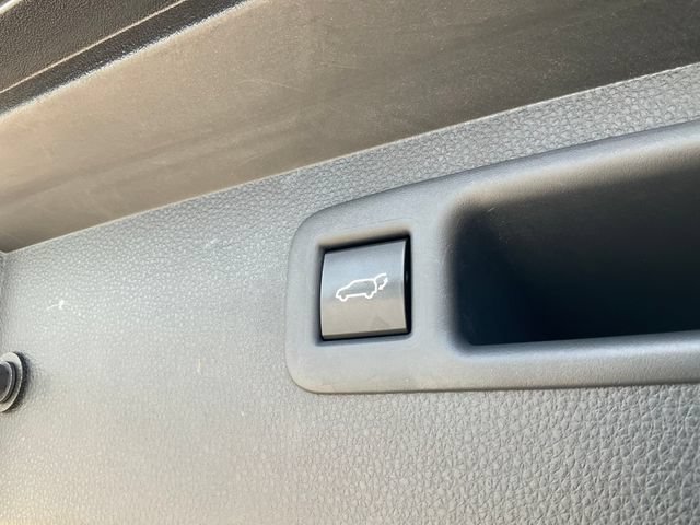 Used 2021 Toyota Highlander XLE AWD/4WD image 19
