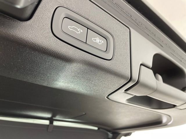 Certified 2024 Volvo XC60 T8 Plus w/ Protection Package Premier AWD/4WD image 39