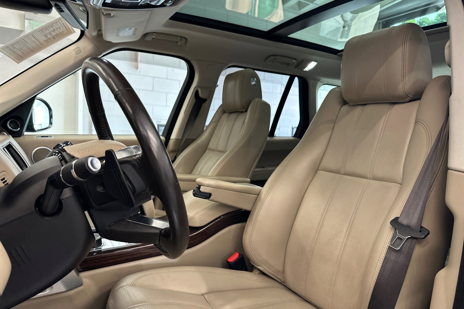 Used 2016 Land Rover Range Rover HSE image 6