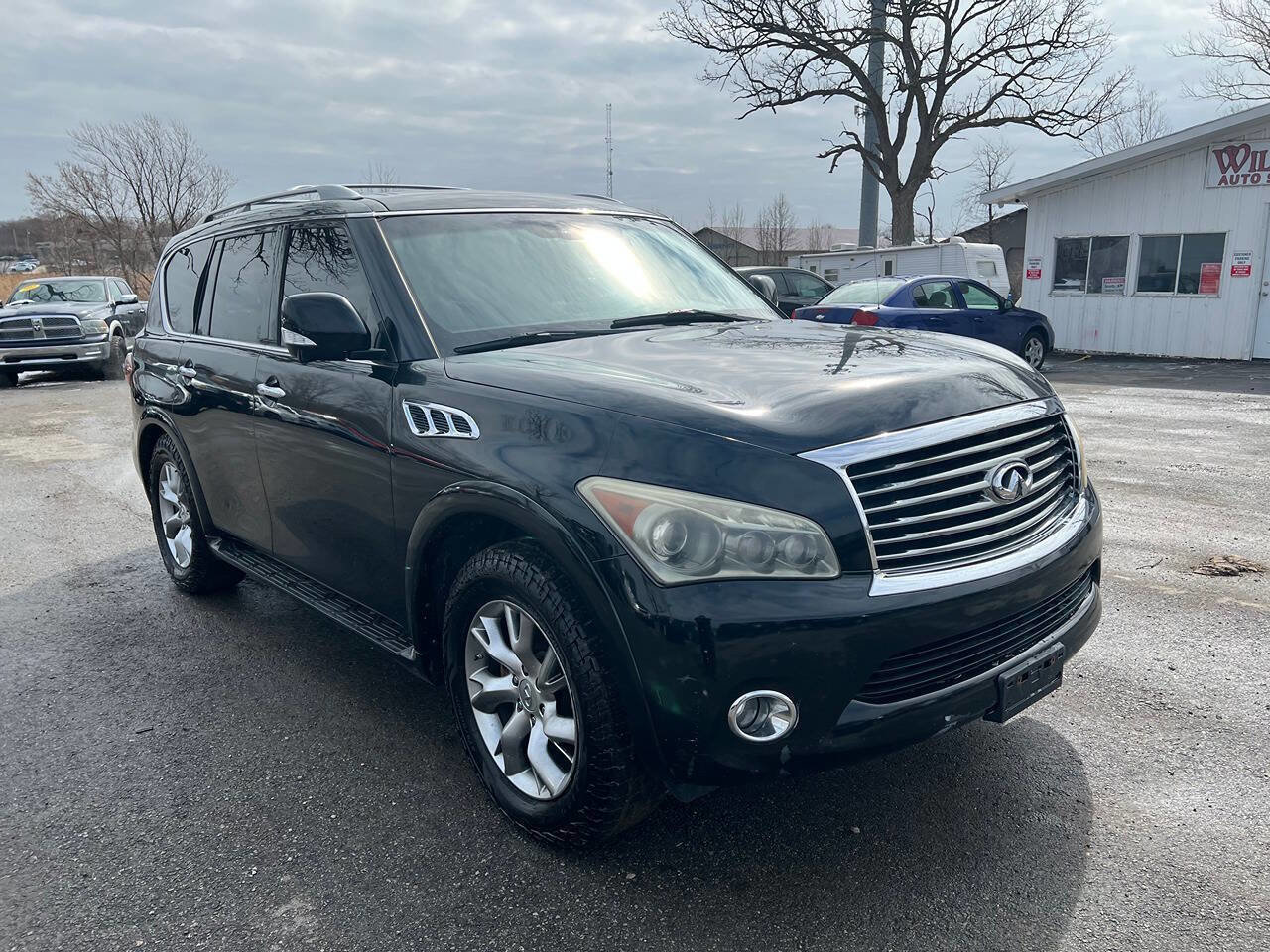 Used 2011 INFINITI QX56 Base 4x4 4dr SUV w/ Theater Pkg image 3