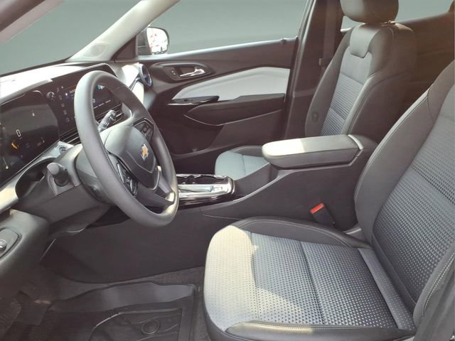 Used 2025 Chevrolet Trax LT FWD image 13
