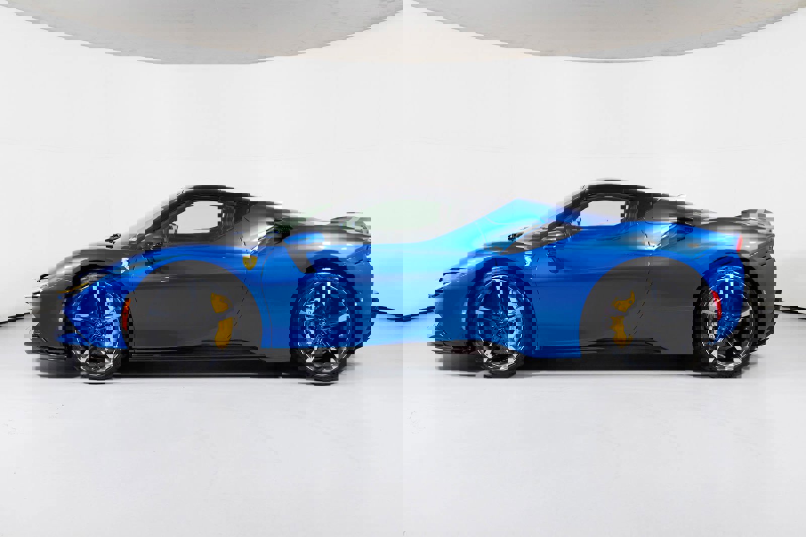 Used 2022 Ferrari SF90 Spider image 11