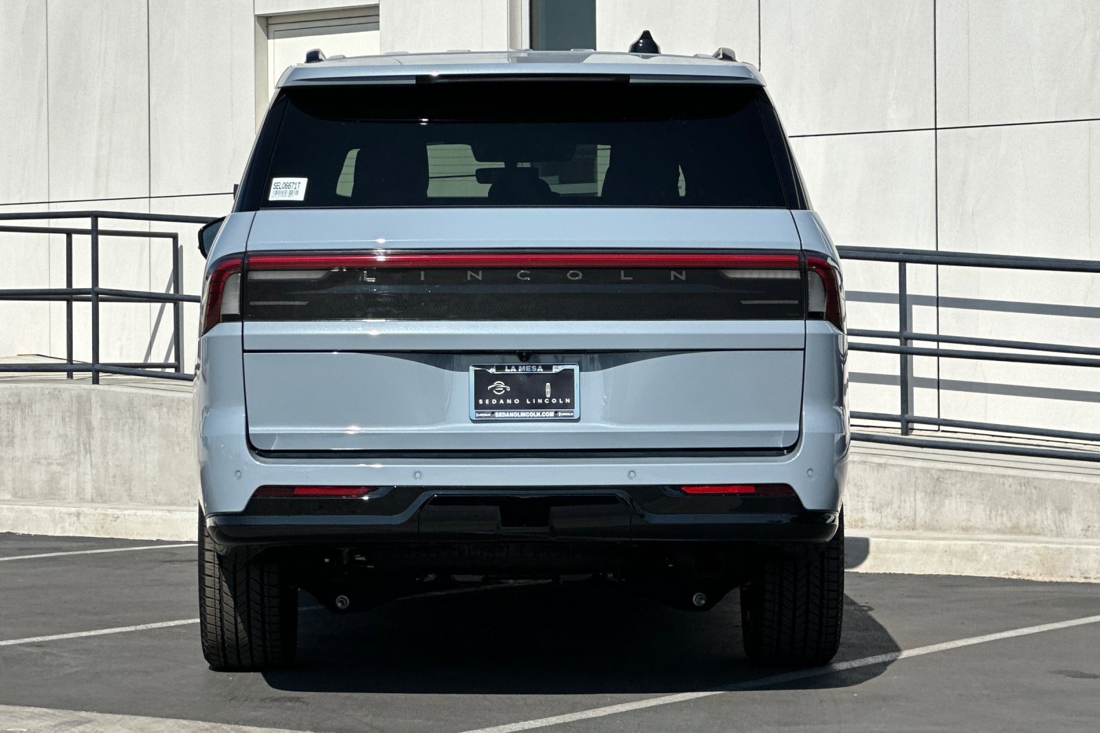 New 2025 Lincoln Navigator L Reserve w/ Jet Appearance Package image 4