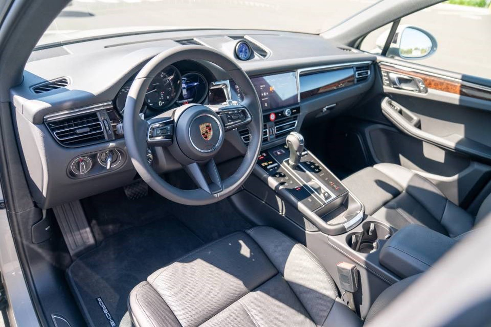 New 2026 Porsche Macan AWD/4WD image 4