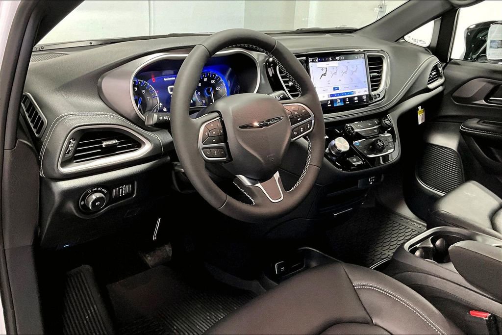 New 2026 Chrysler Pacifica Select image 20